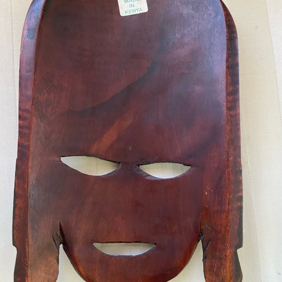 Hand carved and painted Wooden Tribal Mask - Picture 3 of 6